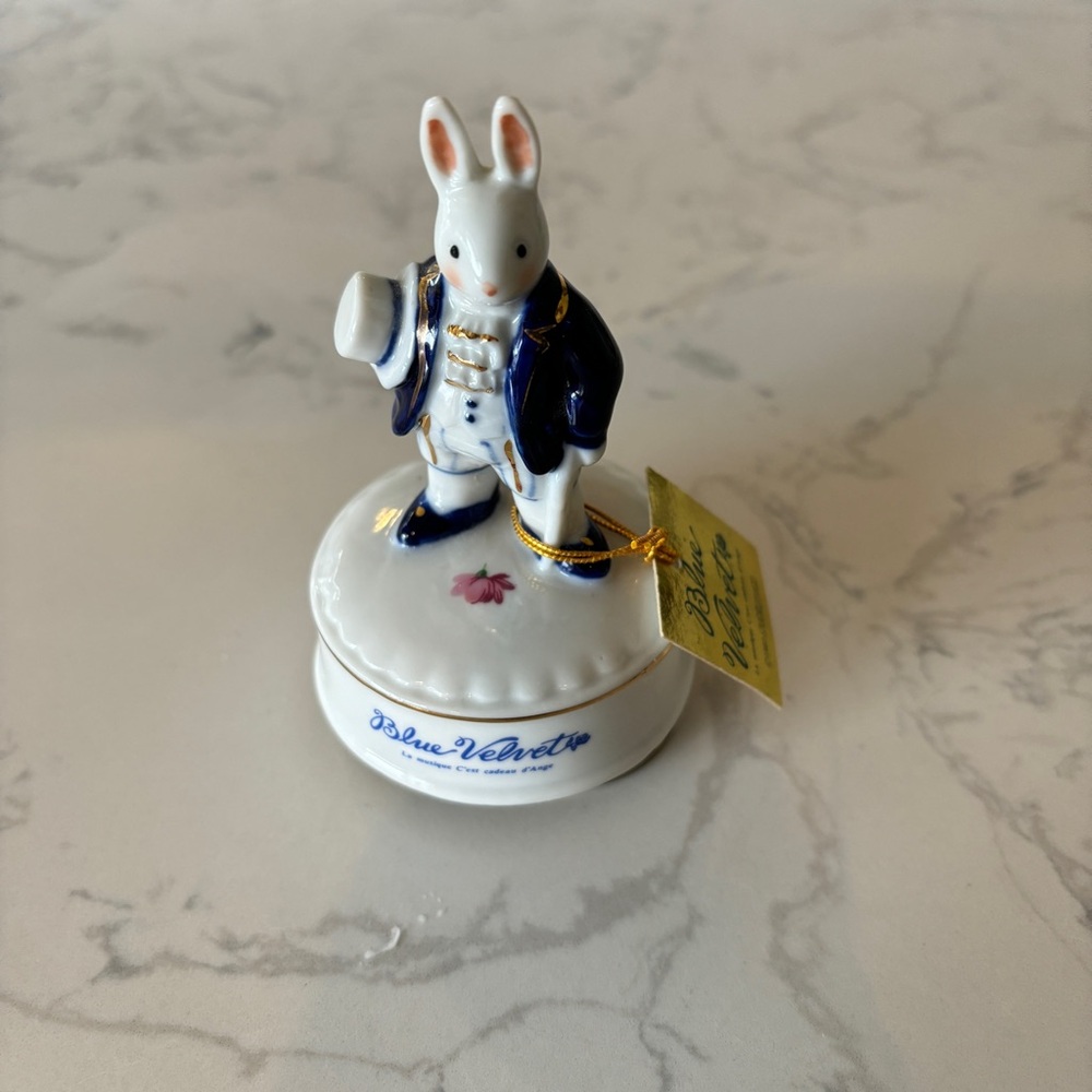 Sekiguchi Blue Velvet Bunny Music Box, made in Japan, papa rabbit